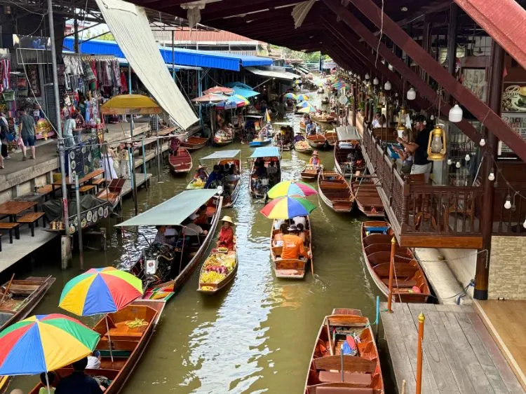 Damnoen Saduak Floating Market