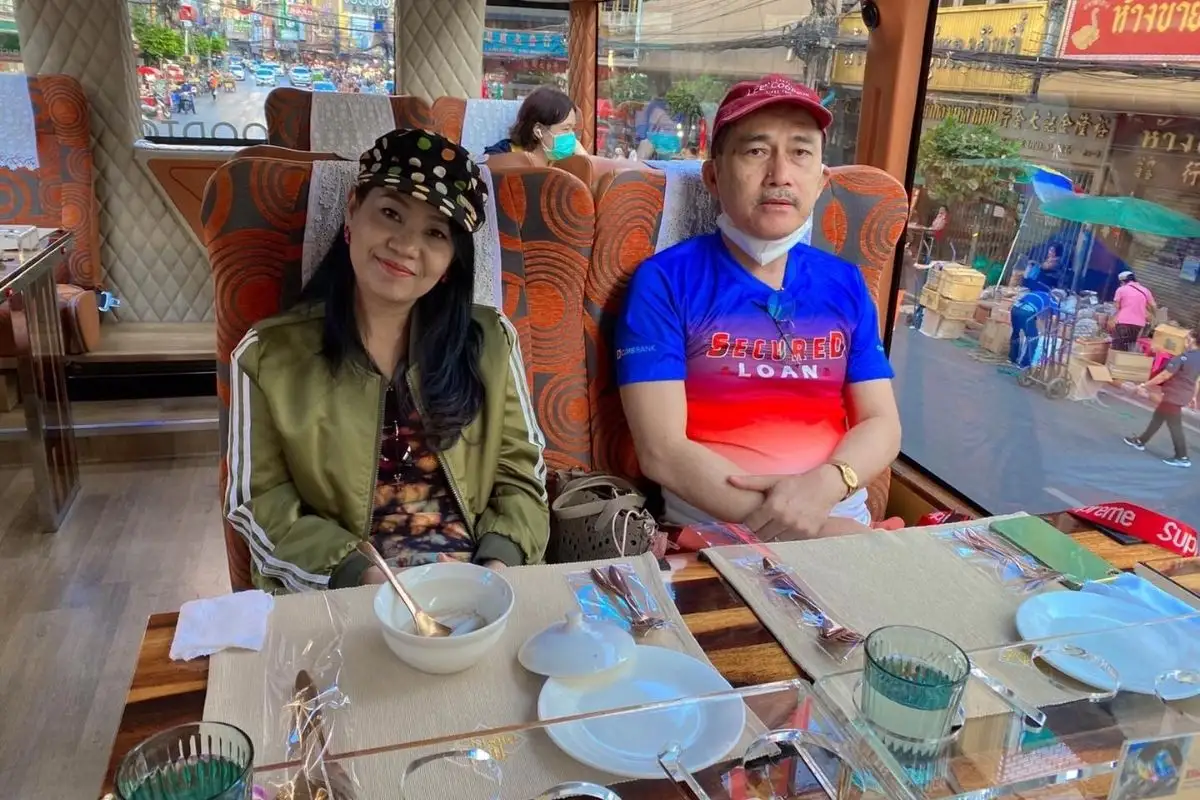 Thai Bus Food Tour Lunch Time Luxury Sightseeing