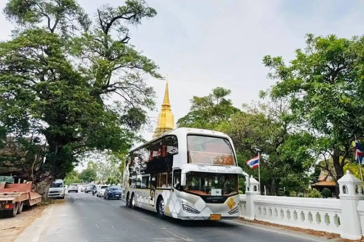 Thai Bus Food Tour Lunch Time Luxury Sightseeing