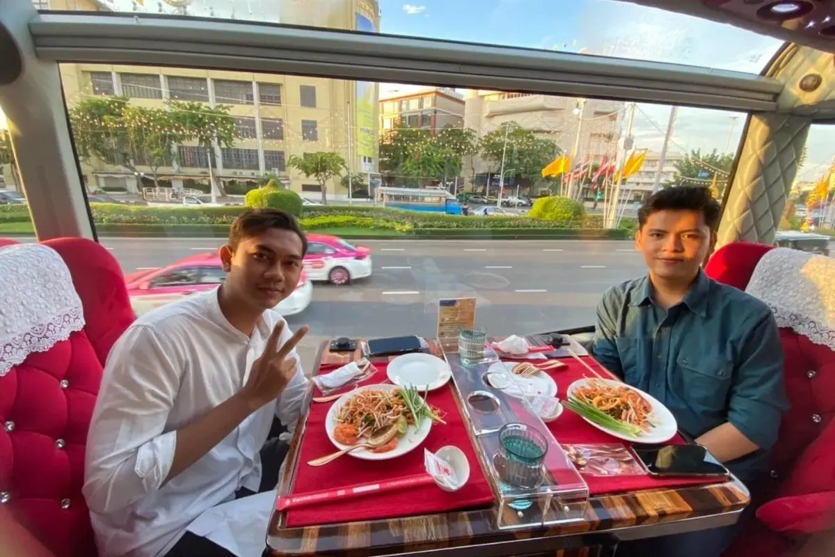 Thai Bus Food Tour Lunch Time Luxury Sightseeing