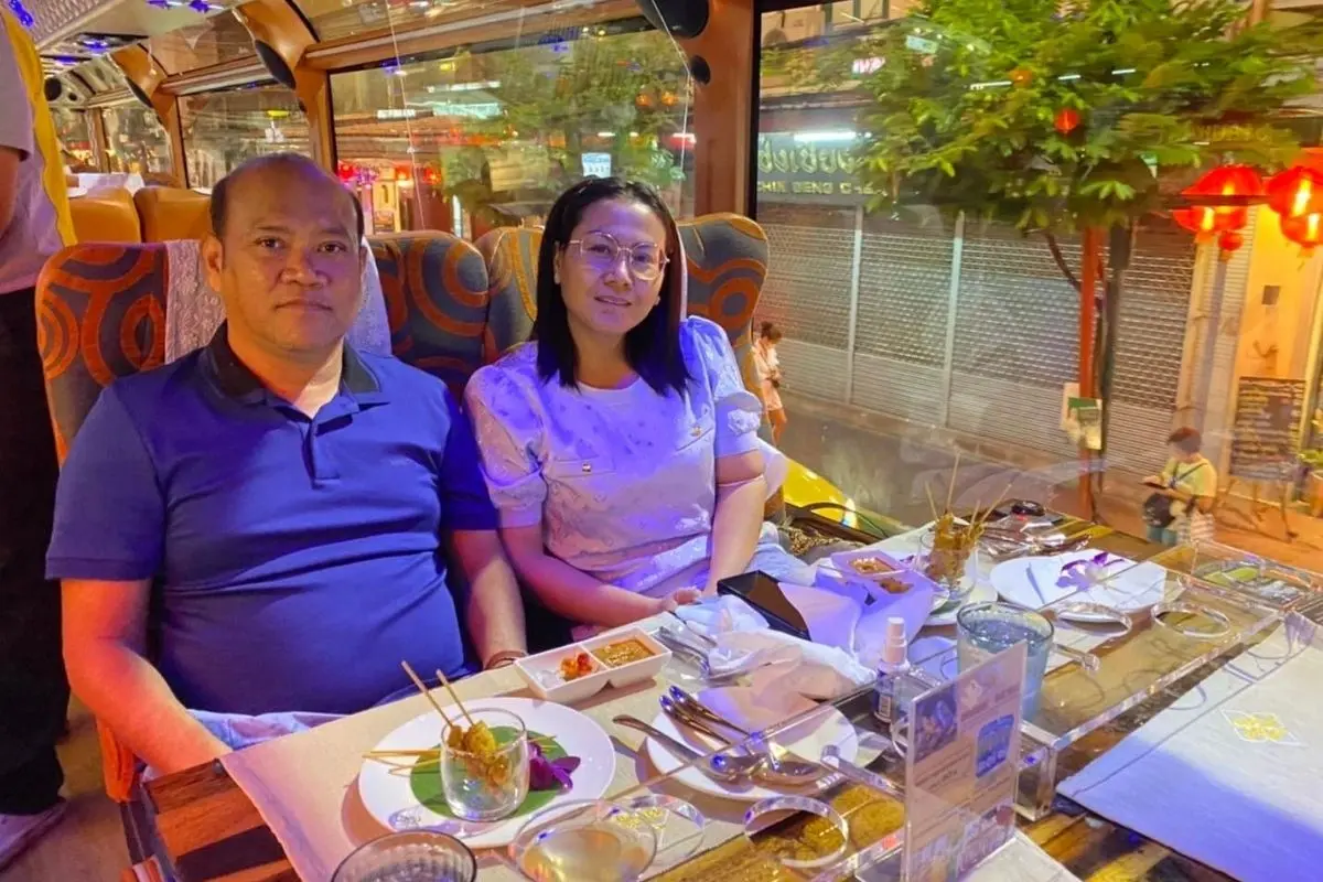 Thai Bus Food Tour Lunch Time Luxury Sightseeing