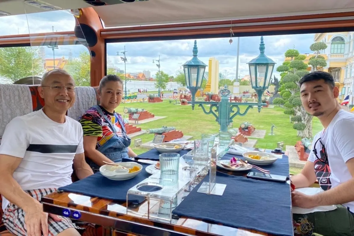 Thai Bus Food Tour Lunch Time Luxury Sightseeing