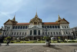 Guaranteed Grand Palace Ticket Tour: Guide, Hotel Pickup & Drop Off