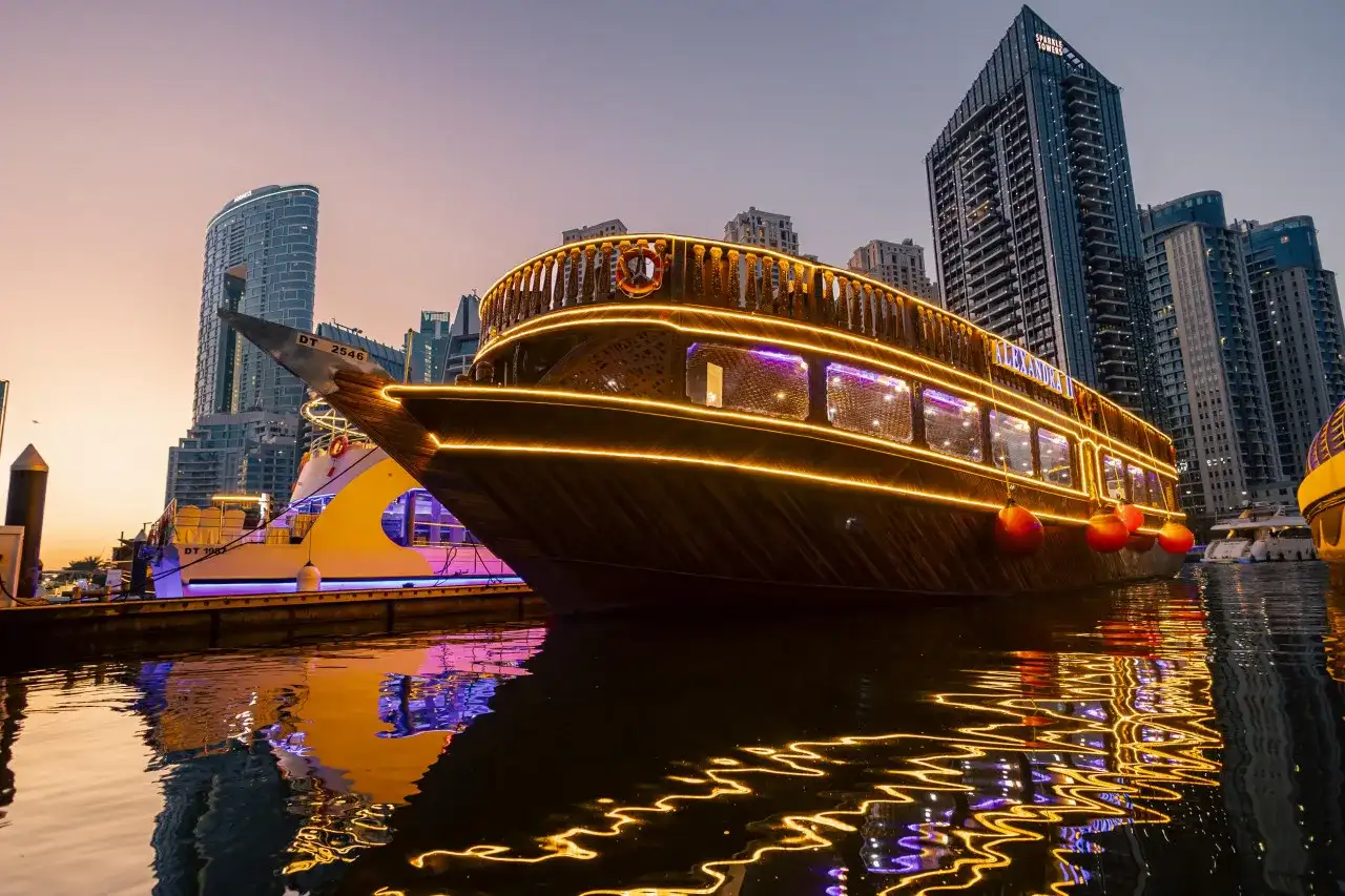 Best Price Alexandra Dhow Dinner Cruise in Dubai Marina Ticket