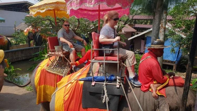 Exciting Private Day Tour to Maeklong Railway & Damnoen Saduak Floating Market from Bangkok – Authentic Thailand Experience