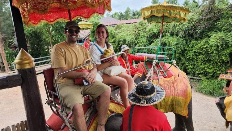 Exciting Private Day Tour to Maeklong Railway & Damnoen Saduak Floating Market from Bangkok – Authentic Thailand Experience