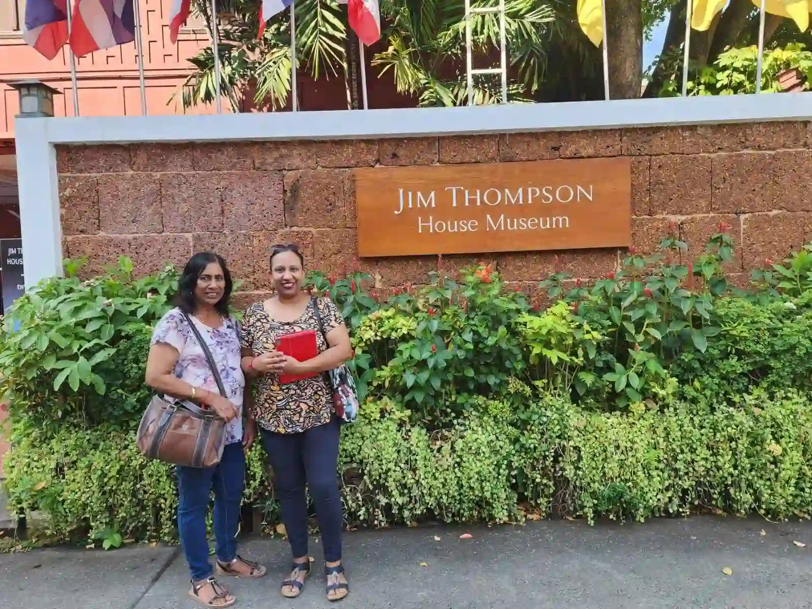 Private Bangkok Temple and Culture Tour with Jim Thompson House photo 3